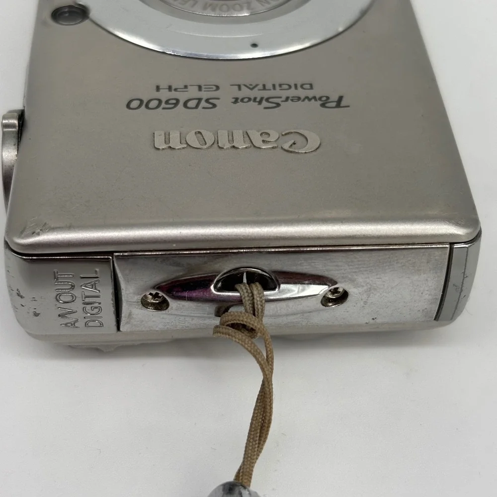 Canon PowerShot SD600 Digital ELPH Camera Silver 6.0MP Bundle Multiple Batteries